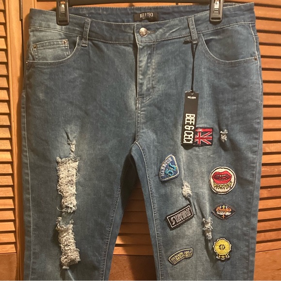 New & Ceci Los Angeles Blue Denim Distressed Ankle Jeans w/Embroidered Patches - Picture 3 of 16